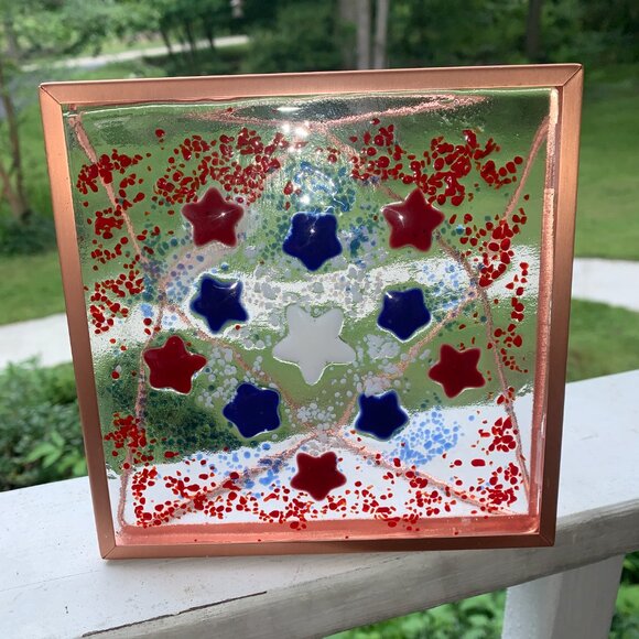 #6235 FUSED GLASS SUN CATCHER  RED WHITE & BLUE STARS IN GOLD TONE FRAME - Picture 5 of 8